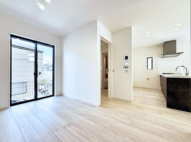 【リビング】■くつろぎと笑顔が集まる、心温まるリビング