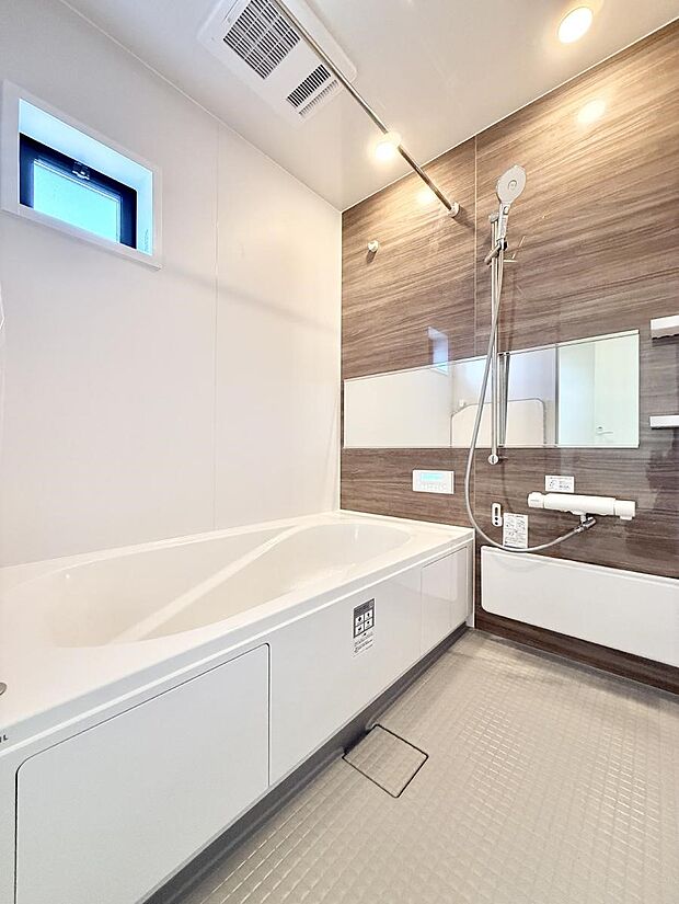 【浴室】■一日の疲れを癒す、心落ち着く空間です