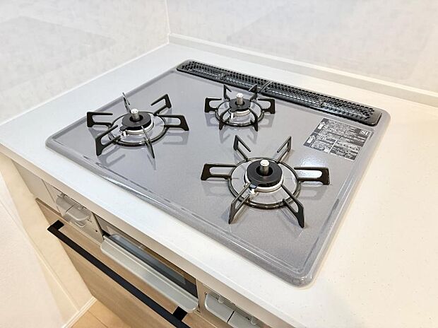 【3口ガスコンロ】■複数の鍋が同時に使えますね