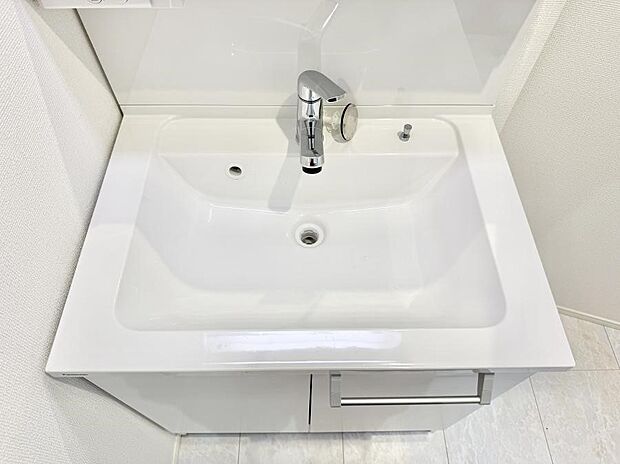 【ハンドシャワー付洗面台】■手洗いや顔を洗う時も快適に使える便利なシャワー