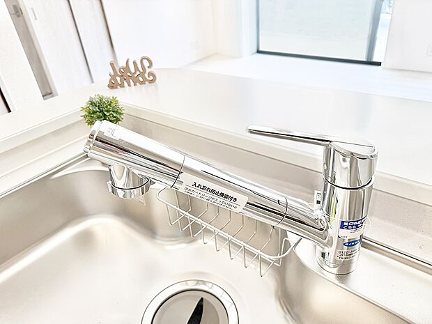 【浄水器】■清潔でおいしい水を手軽に供給してくれます