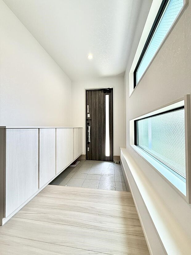 【玄関】■ ここから始まる一日、すっきり整った玄関