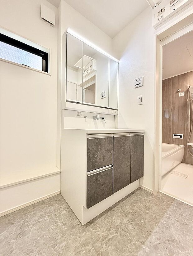 【洗面台・洗面所】■朝の準備がスムーズにできる広さです