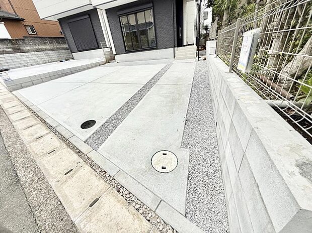 【駐車場】1号棟 ■自宅にカースペースがあると助かります