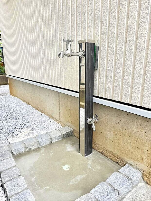 【その他現地】■ガーデニングや洗車などの際に大活躍な屋外立水栓  