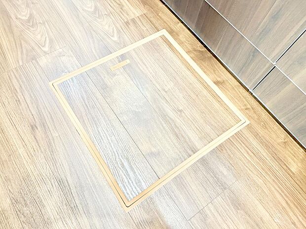 【床下収納】■日用品やストックに便利な床下収納