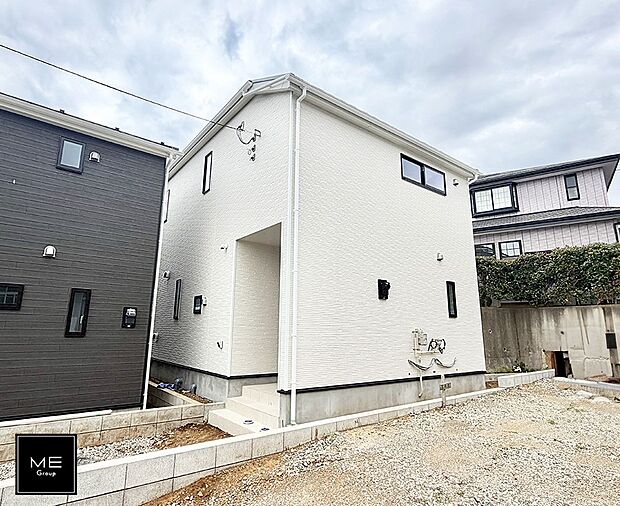 【現地外観写真】2号棟 ■暮らしを彩る充実した設備仕様が備わった住まい