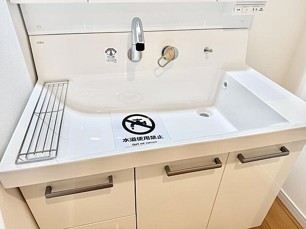 【ハンドシャワー付洗面台】■手洗いや顔を洗う時も快適に使える便利なシャワー
