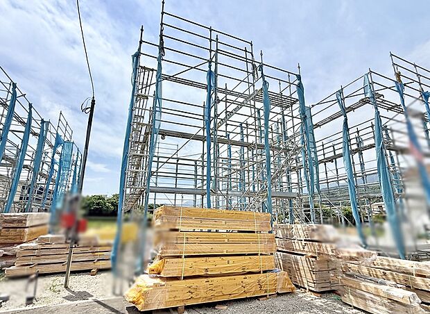 【現地外観写真】2号棟 ■暮らしを豊かにする充実した仕様設備で快適に