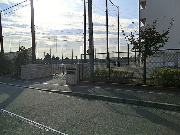 横浜市立東山田中学校(約600m・徒歩8分)