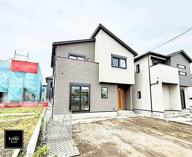【現地外観写真】2号棟  ■暮らしを彩る充実した設備仕様が備わった住まい