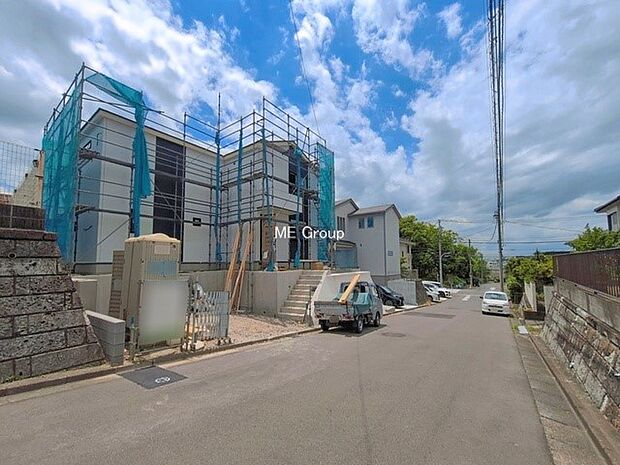 【前面道路含む現地写真】■家族とのお出かけが楽しくなる環境です