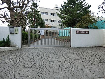 横浜市立富岡中学校 800m(10分)