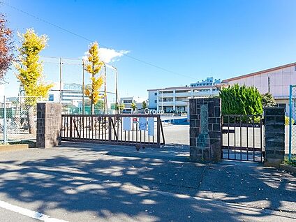 平塚市立崇善小学校 640m(8分)