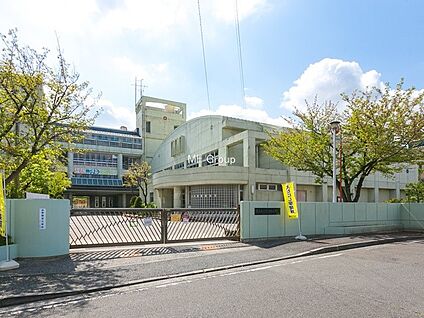 横浜市立荏田西小学校 522m(7分)