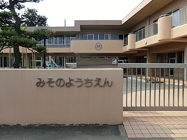 聖園幼稚園（約700m・徒歩9分）