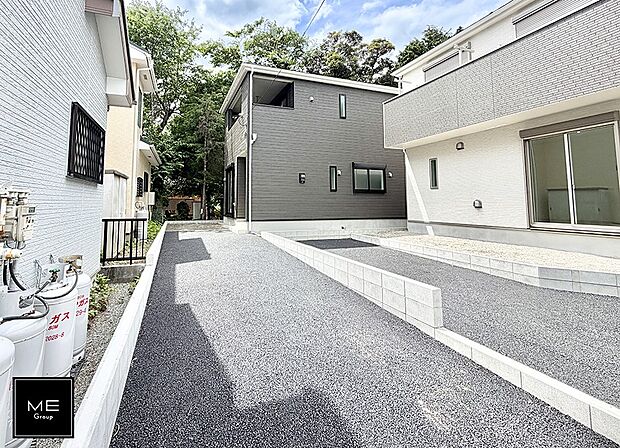 【現地外観写真】2号棟  ■家族みんなが笑顔で過ごせる、安心感のある住まい