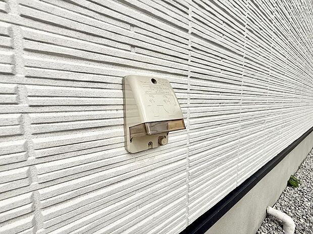 【屋外コンセント】■屋外に電源コンセントがあれば、高圧洗浄機で窓や外壁を掃除するなど便利です。