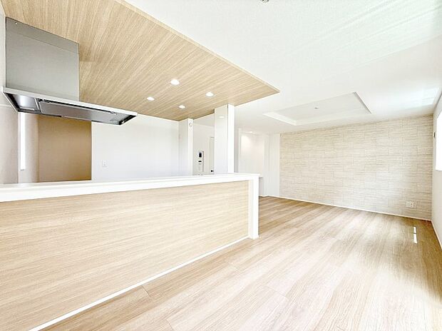 【ダイニング】1号棟  ■温もりを感じる、居心地のいいリビング