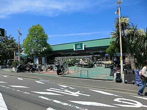 FUJI 新桜ケ丘店（約1,440m・徒歩18分）
