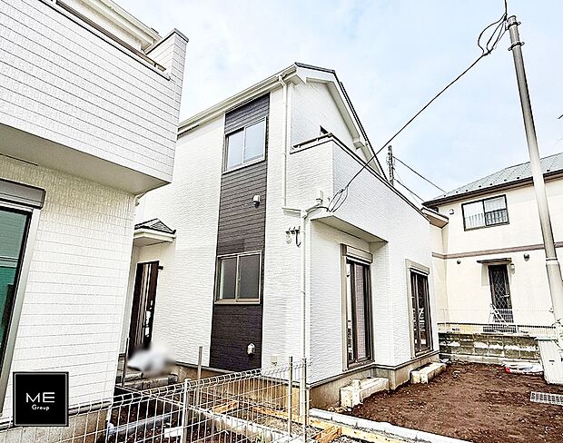 【現地外観写真】B号棟  ■暮らしを彩る充実した設備仕様が備わった住まい