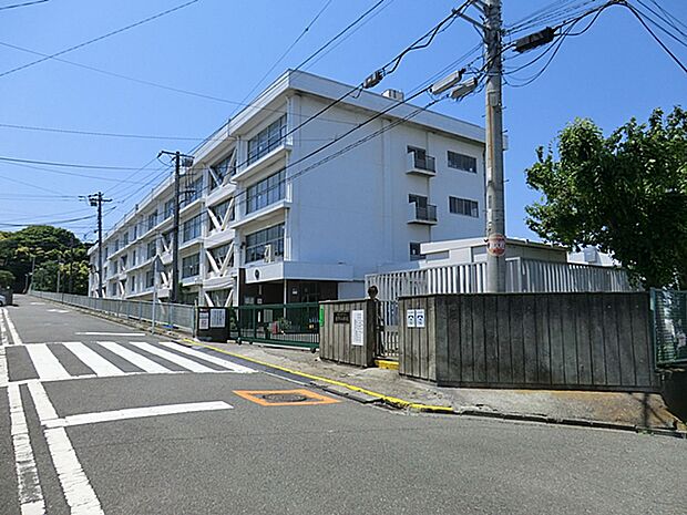 横須賀市立岩戸小学校（約900m・徒歩12分）