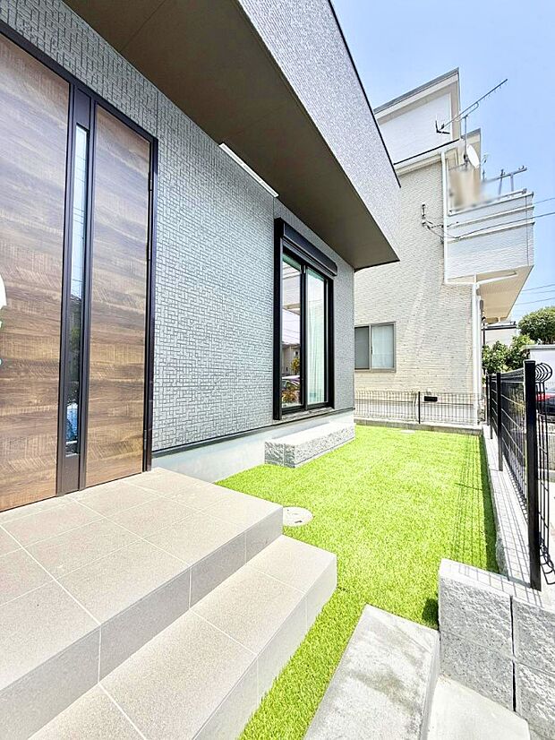 【庭】1号棟 ■暮らしに潤いを与える、緑が取り入れられた住まいです