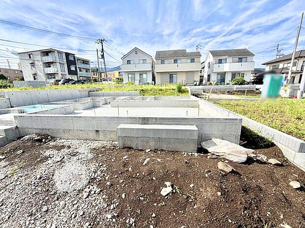 【現地外観写真】1号棟  ■家族みんなが笑顔で過ごせる、安心感のある住まい