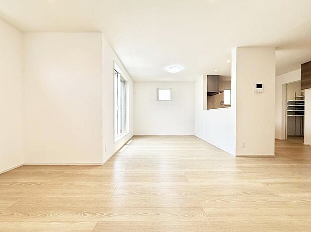【リビング】1号棟  ■光と風を感じる、リラックスできる空間
