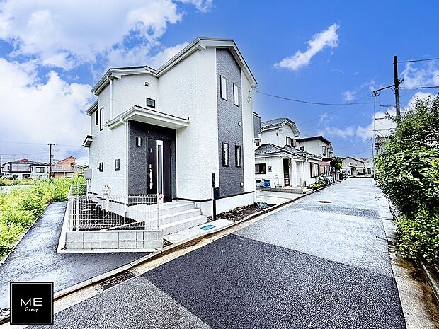 【前面道路含む現地写真】A号棟  ■快適な駐車スペースで安心