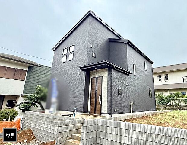 【現地外観写真】2号棟  ■暮らしを彩る充実した設備仕様が備わった住まい