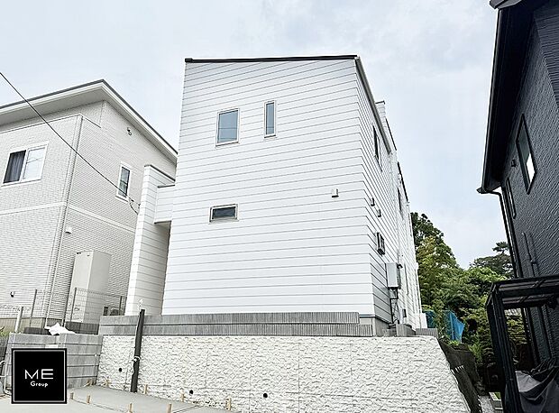 【現地外観写真】1号棟  ■暮らしを彩る充実した設備仕様が備わった住まい