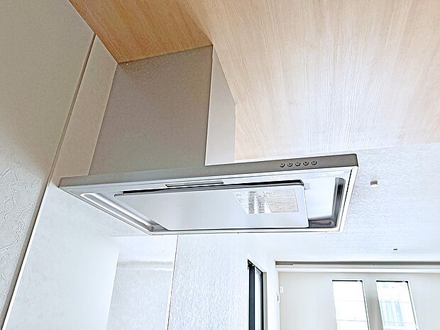 【レンジフード】■調理時の蒸気や匂いが換気扇に誘導され、効率的に排煙ができます。