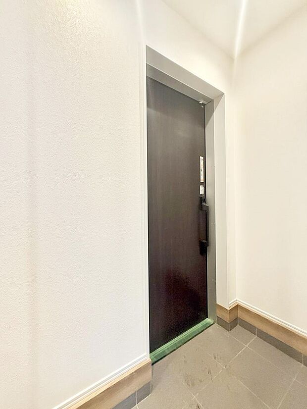 【玄関】1号棟 ■ ここから始まる一日、すっきり整った玄関