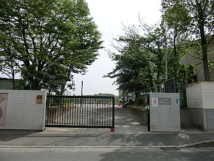川崎市立南生田小学校 790m(10分)