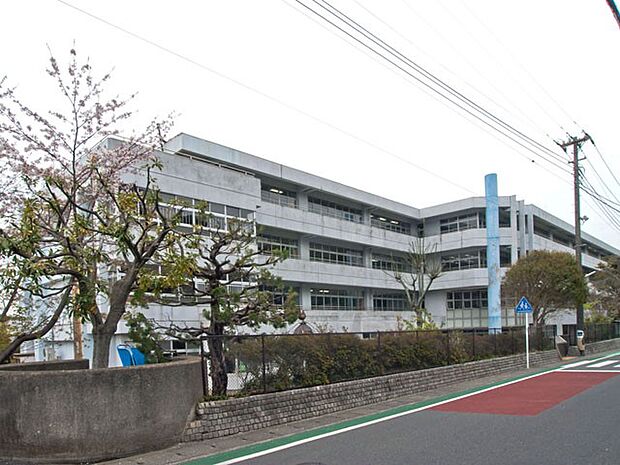 鎌倉市立小坂小学校(約1,100m・徒歩14分)