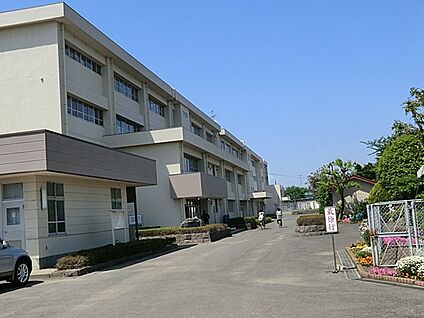 茅ヶ崎市立鶴嶺中学校 850m(11分)