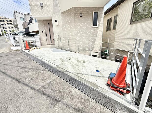 【駐車場】1号棟 ■自宅にカースペースがあると助かります