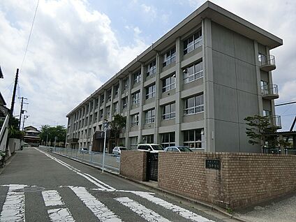 横須賀市立鷹取中学校 600m(8分)