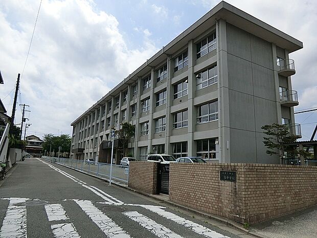 横須賀市立鷹取中学校(約600m・徒歩8分)