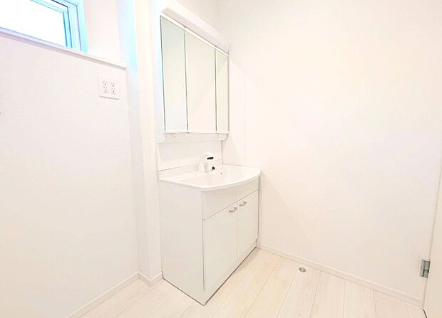 【洗面台・洗面所】1号棟 ■明るい洗面所は毎朝の歯磨きも楽しくできちゃいそうです♪