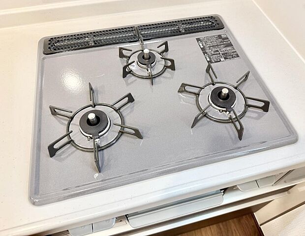 【3口ガスコンロ】■一度に多くの料理ができ便利で効率的