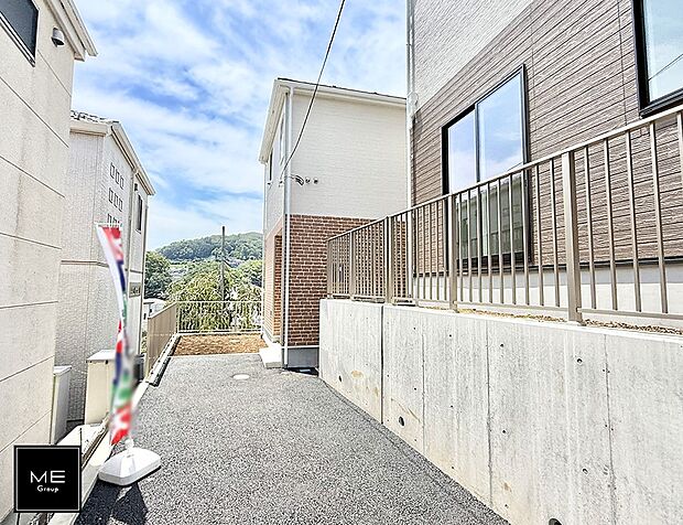 【現地外観写真】2号棟  ■家族みんなが笑顔で過ごせる、安心感のある住まい