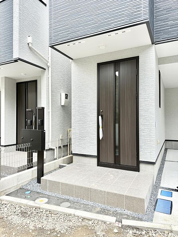 【現地外観写真】1号棟 ■家族みんなが笑顔で過ごせる、安心感のある住まい