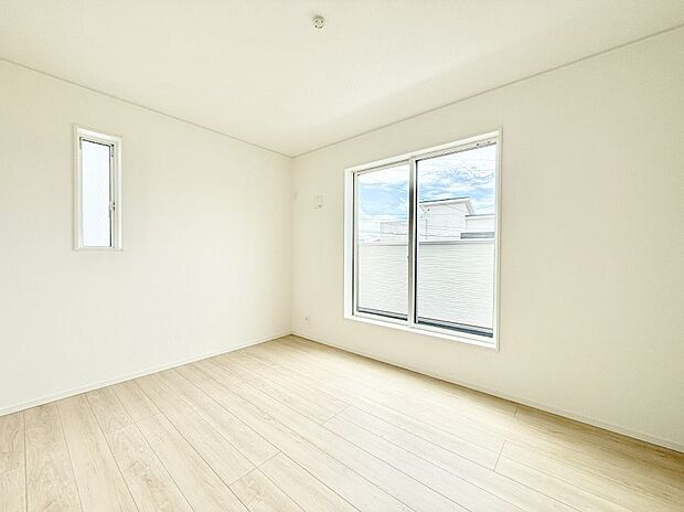 【リビング以外の居室】1号棟 ■落ち着いた色合いのお部屋で穏やかな時間を楽しめます