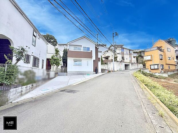 【前面道路含む現地写真】■優雅なラインが、毎日を引き立てます