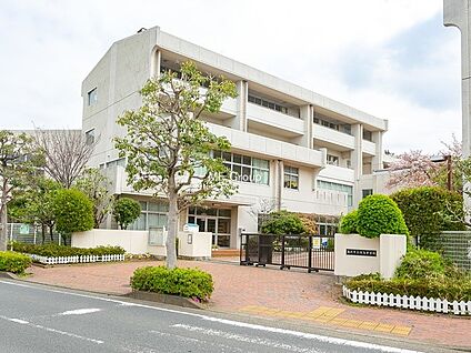 藤沢市立羽鳥中学校 600m(8分)
