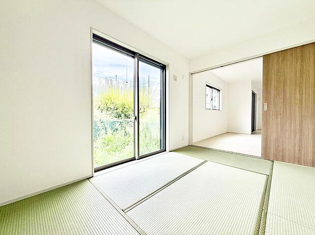 【リビング以外の居室】7号棟 ■落ち着いた色合いのお部屋で穏やかな時間を楽しめます