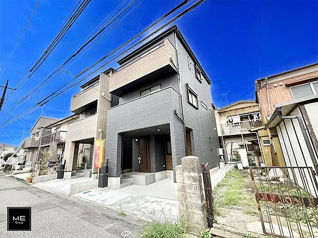【現地外観写真】1号棟 ■暮らしを豊かにする充実した仕様設備で快適に