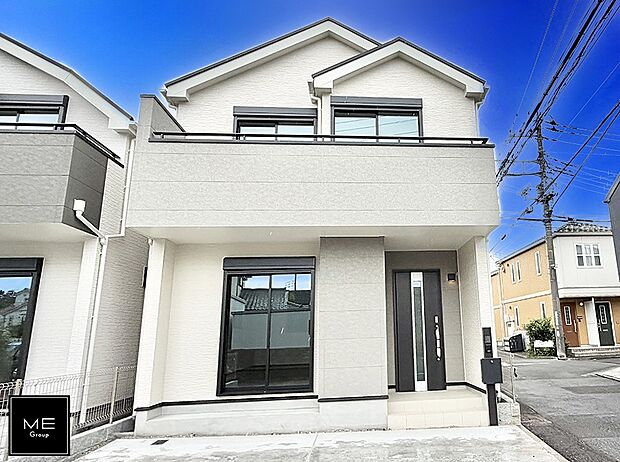 【現地外観写真】B号棟 ■暮らしを彩る充実した設備仕様が備わった住まい